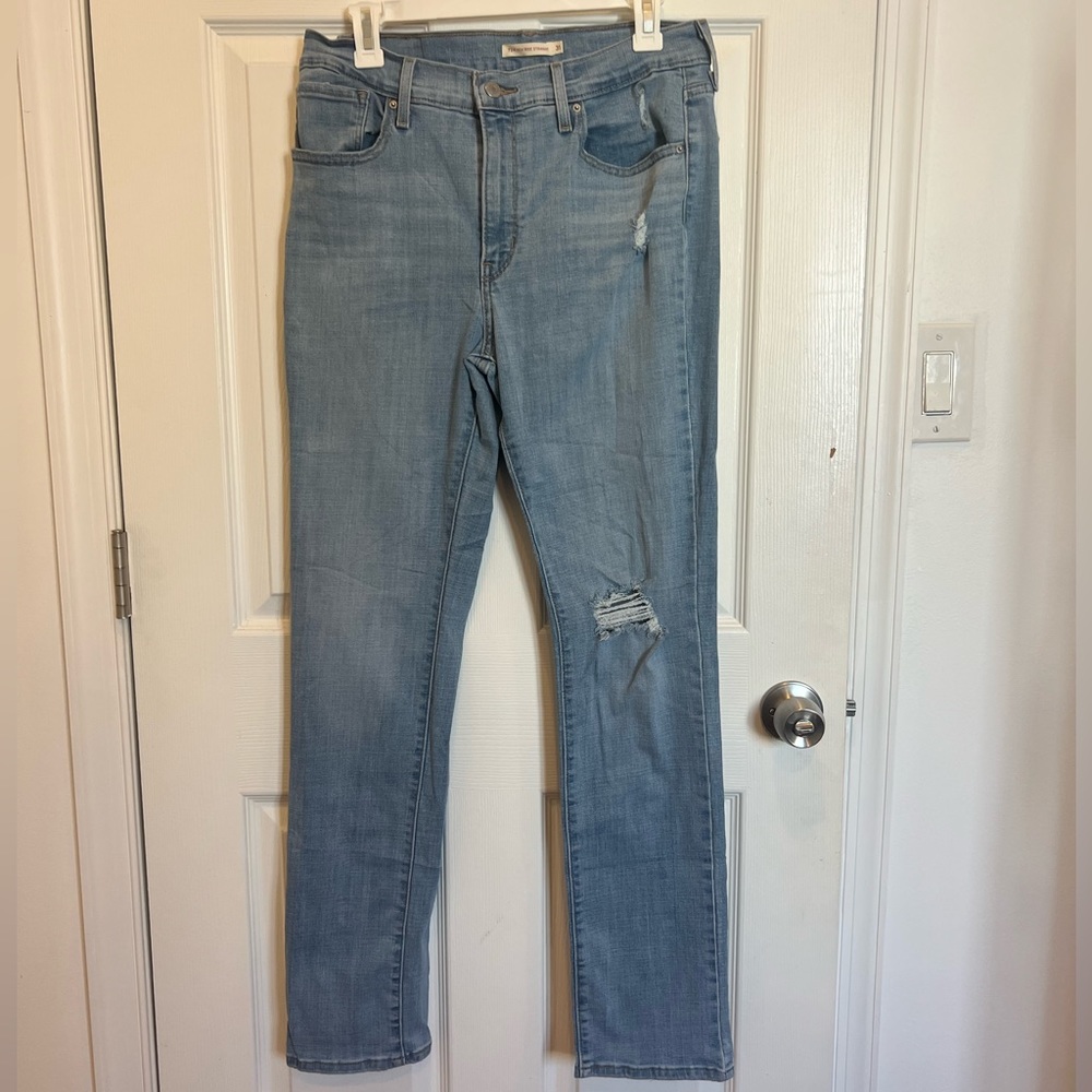 Levi’s Women's 724 High Rise Straight Jeans - Picture 2 of 7